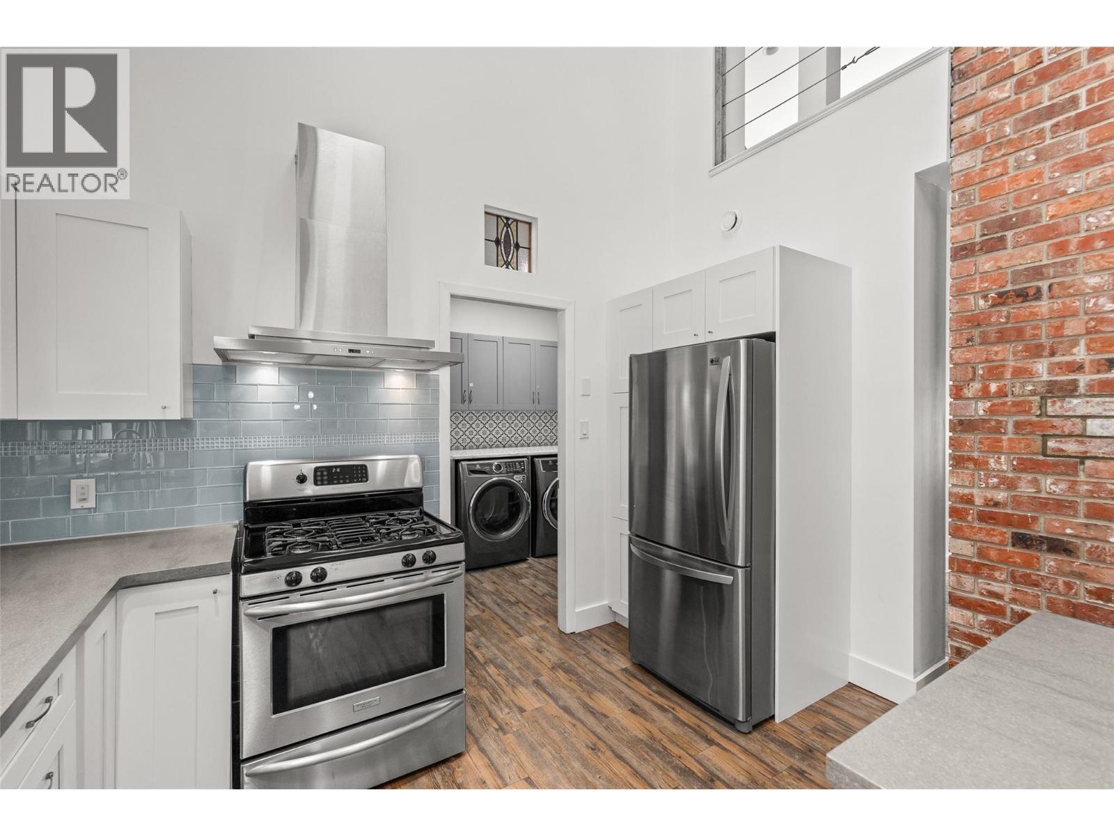 10421 Warren Road - 13