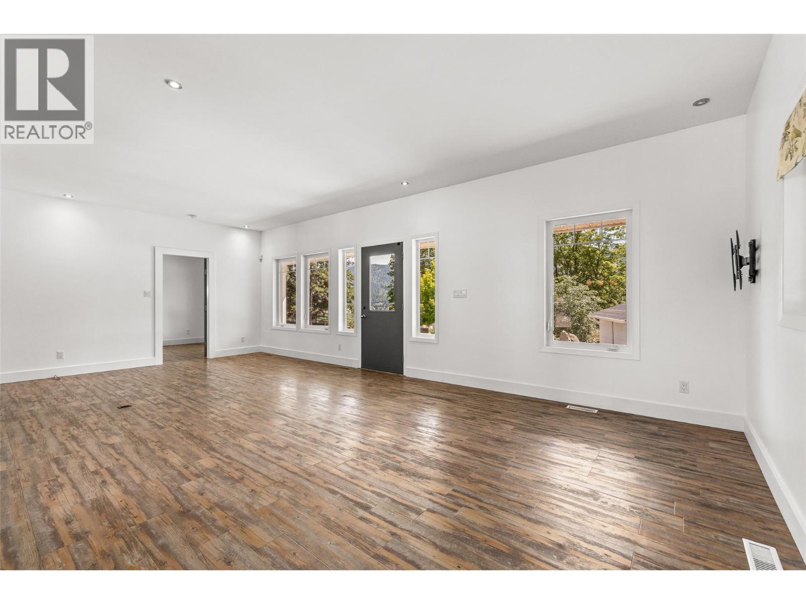 10421 Warren Road - 17