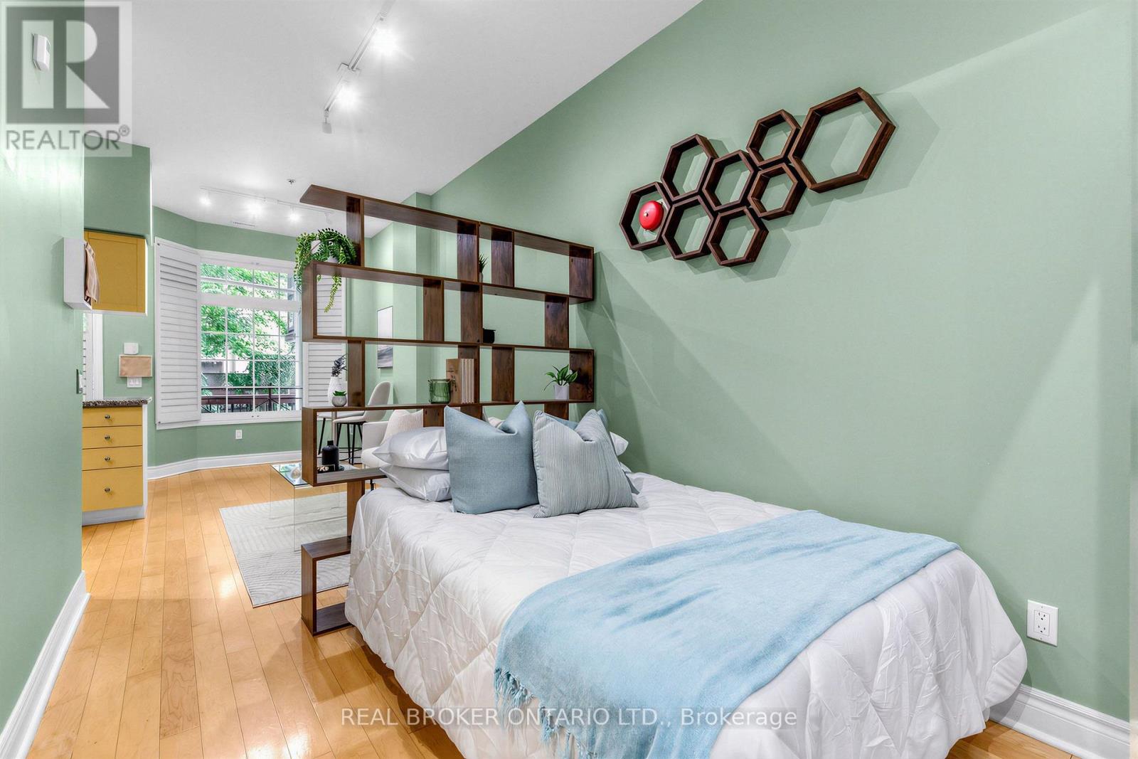 #141 71 MCCAUL STREET - 13