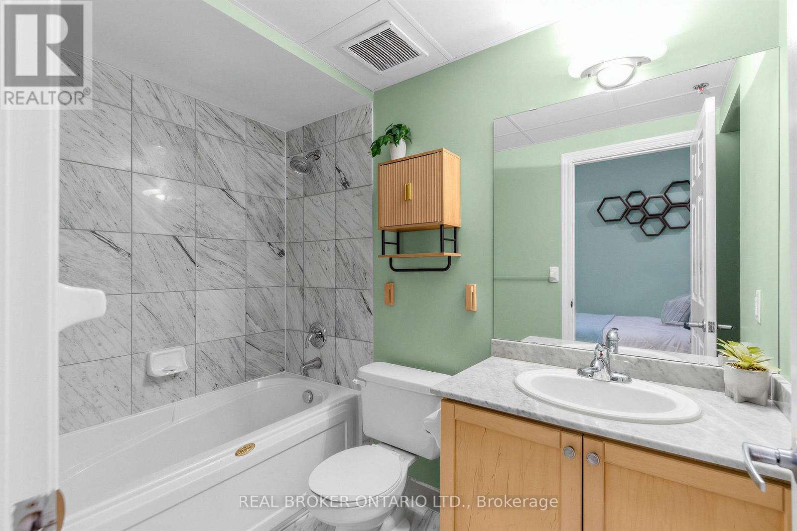 #141 71 MCCAUL STREET - 15