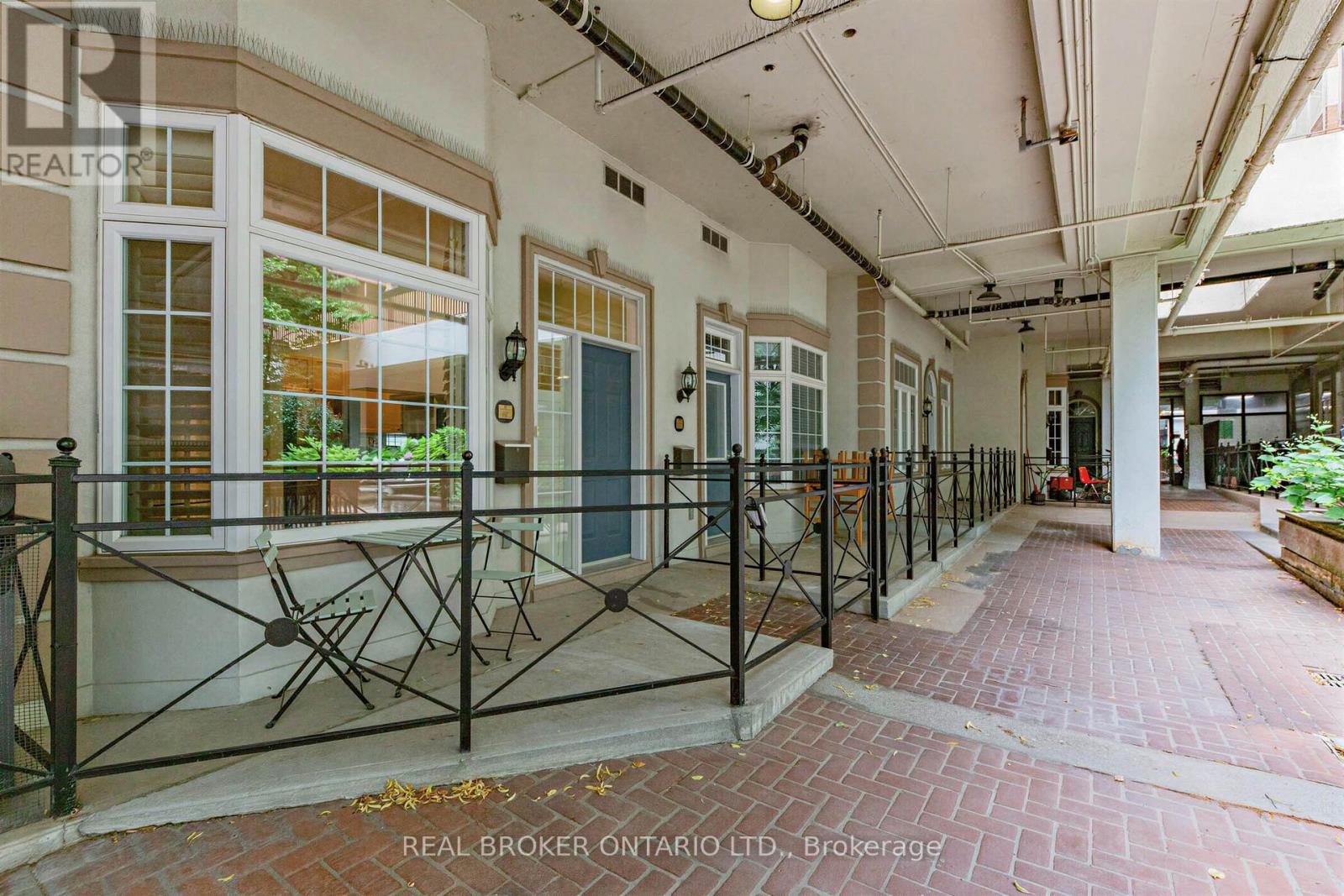 #141 71 MCCAUL STREET - 25