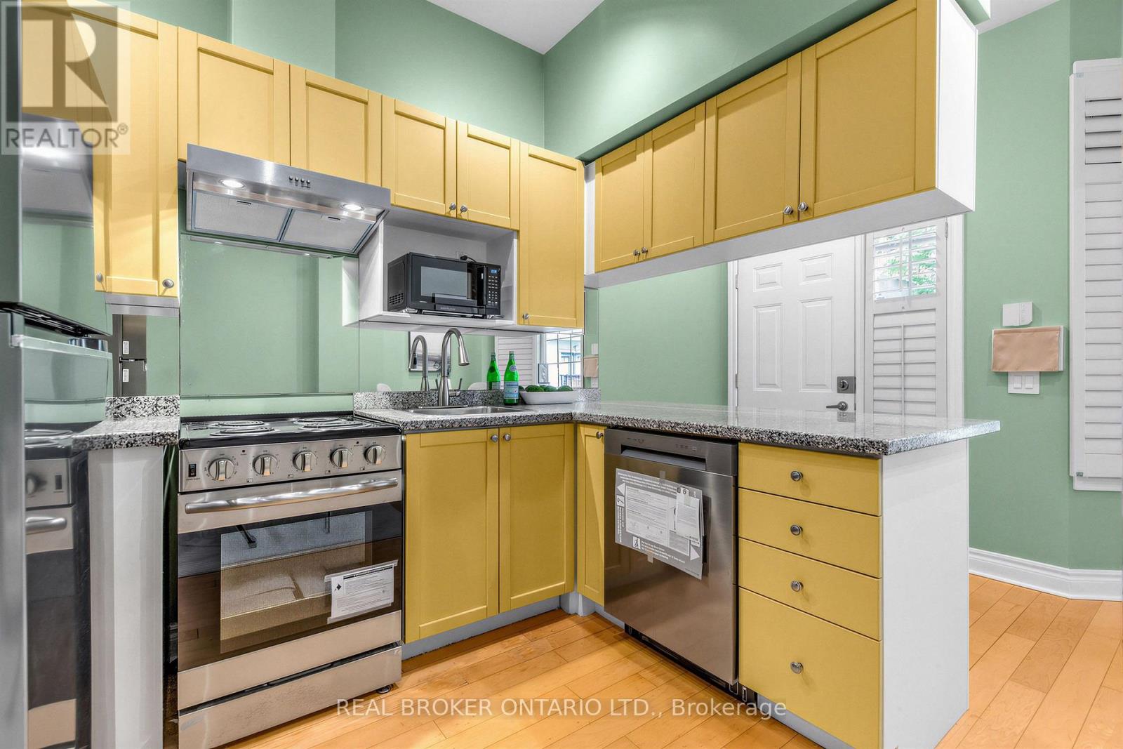 #141 71 MCCAUL STREET - 9