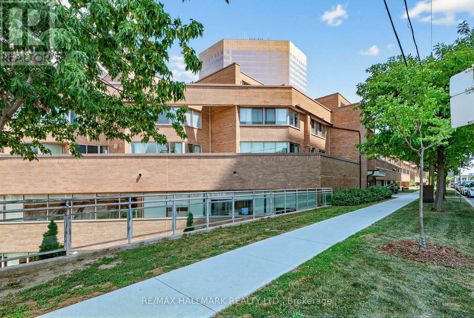 #102 3 DUPLEX AVENUE - 1