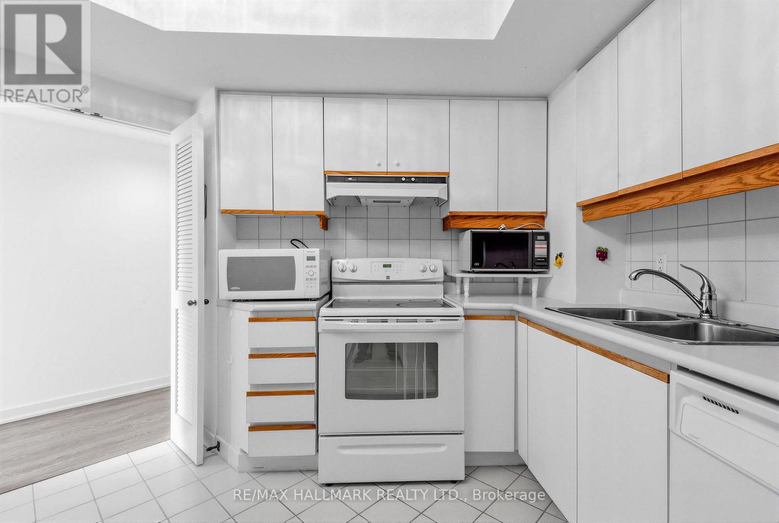 #102 3 DUPLEX AVENUE - 17