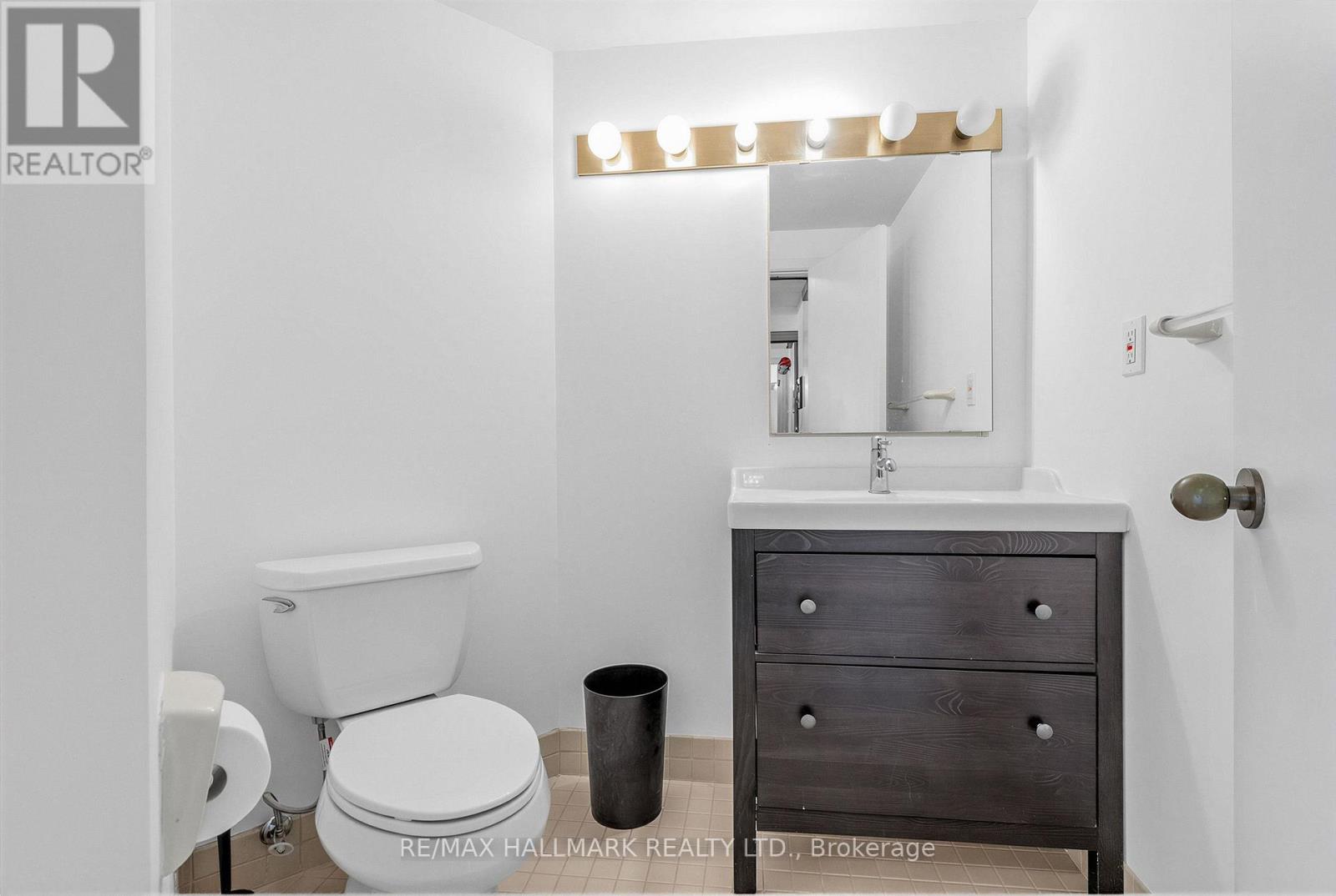 #102 3 DUPLEX AVENUE - 18