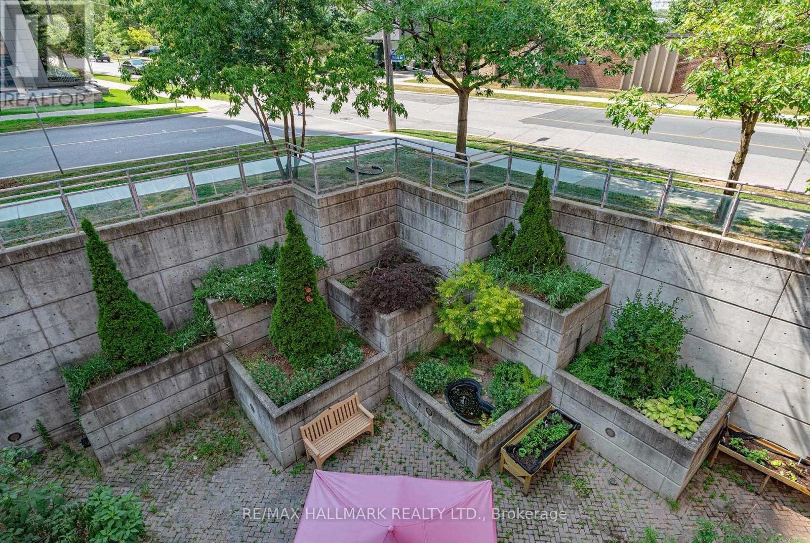 #102 3 DUPLEX AVENUE - 27