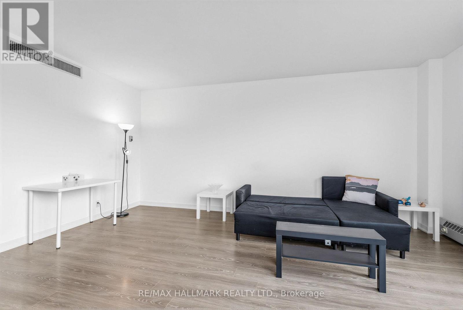 #102 3 DUPLEX AVENUE - Image 8