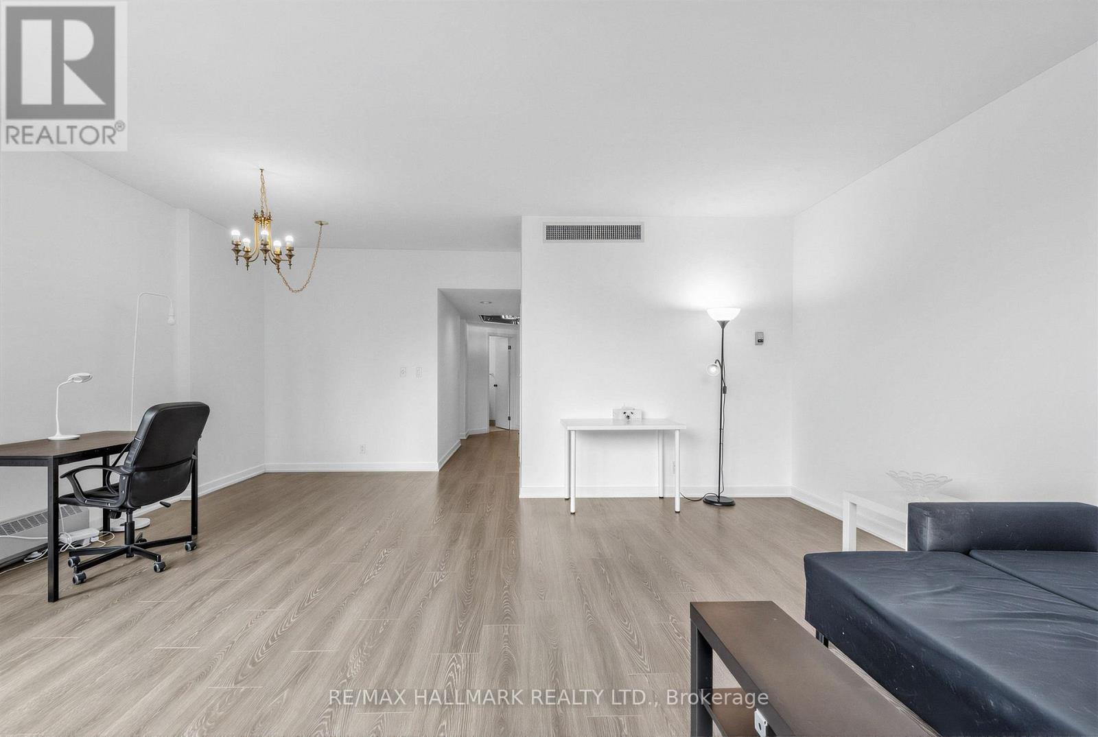 #102 3 DUPLEX AVENUE - Image 9