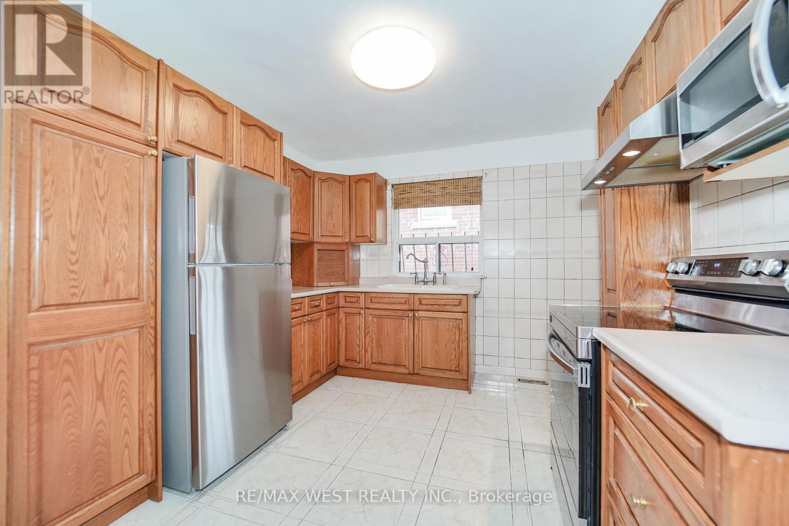 14 MODEL AVENUE - 5