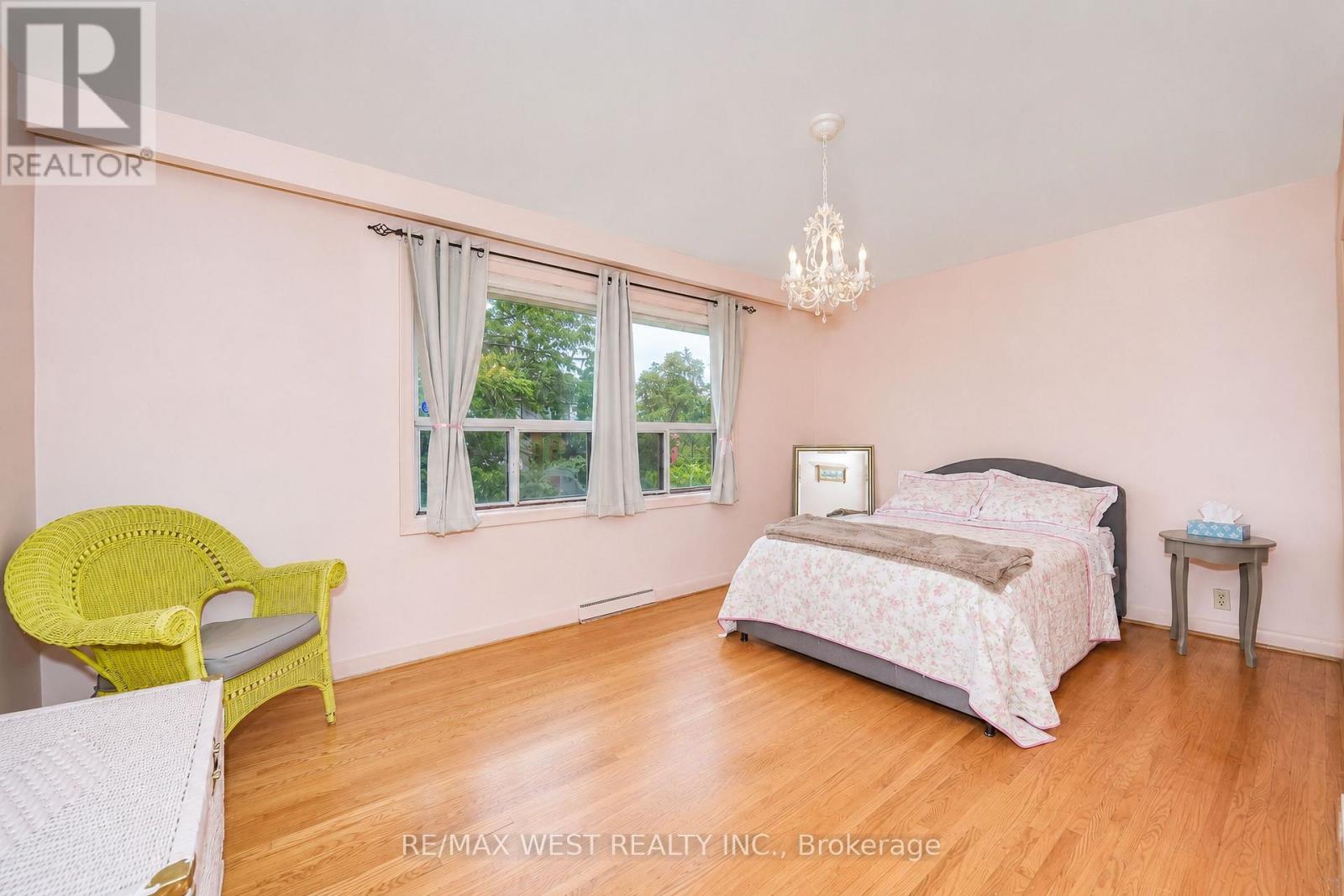 14 MODEL AVENUE - 8