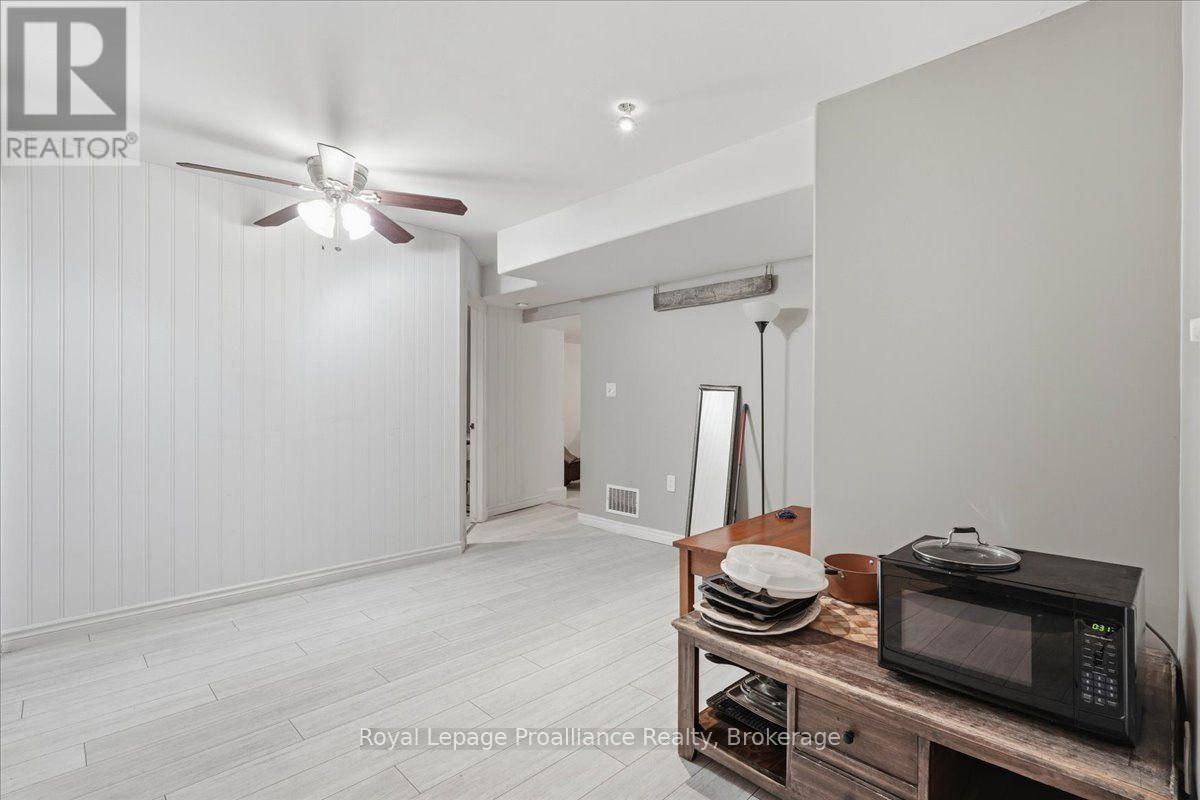 16 GRAHAM STREET - 11