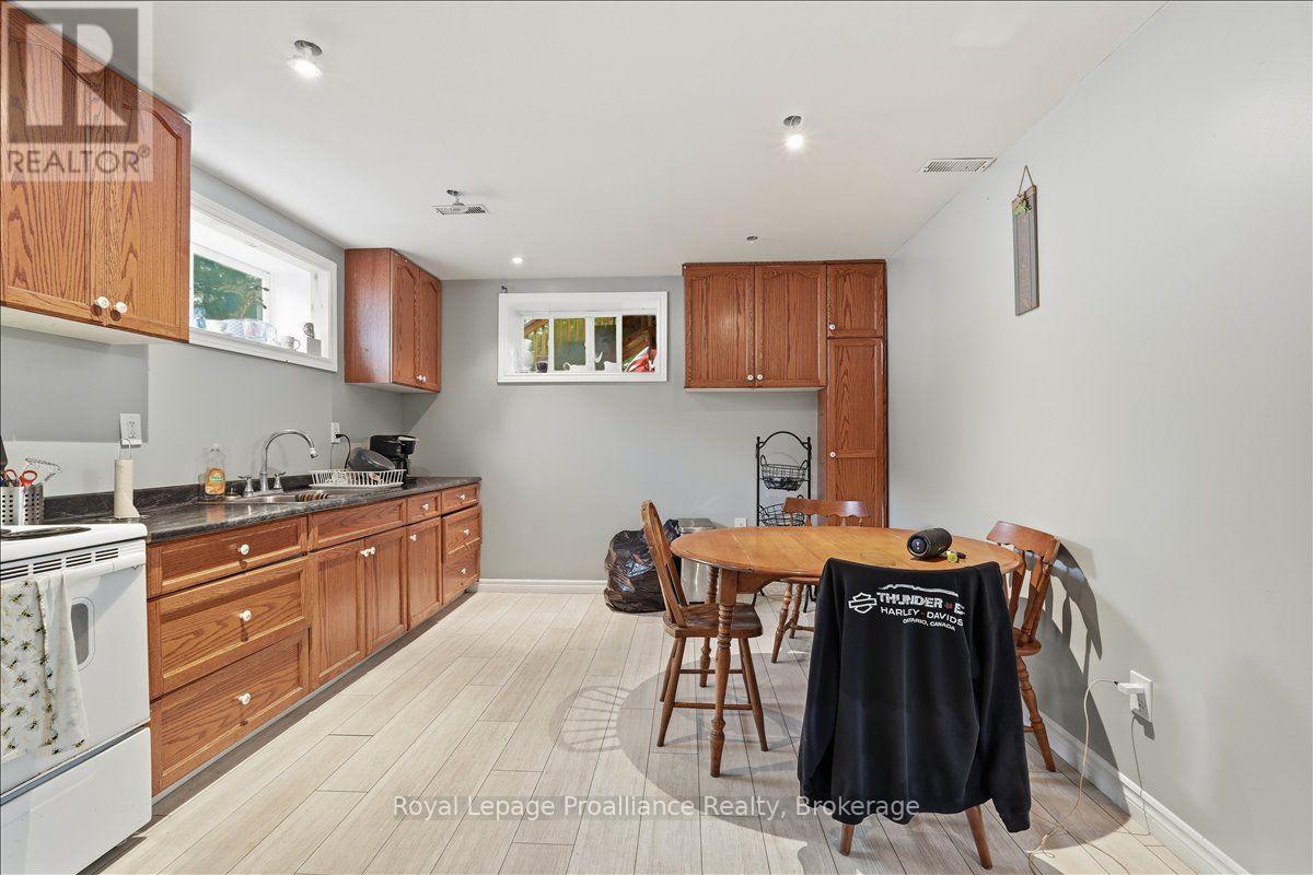 16 GRAHAM STREET - 12