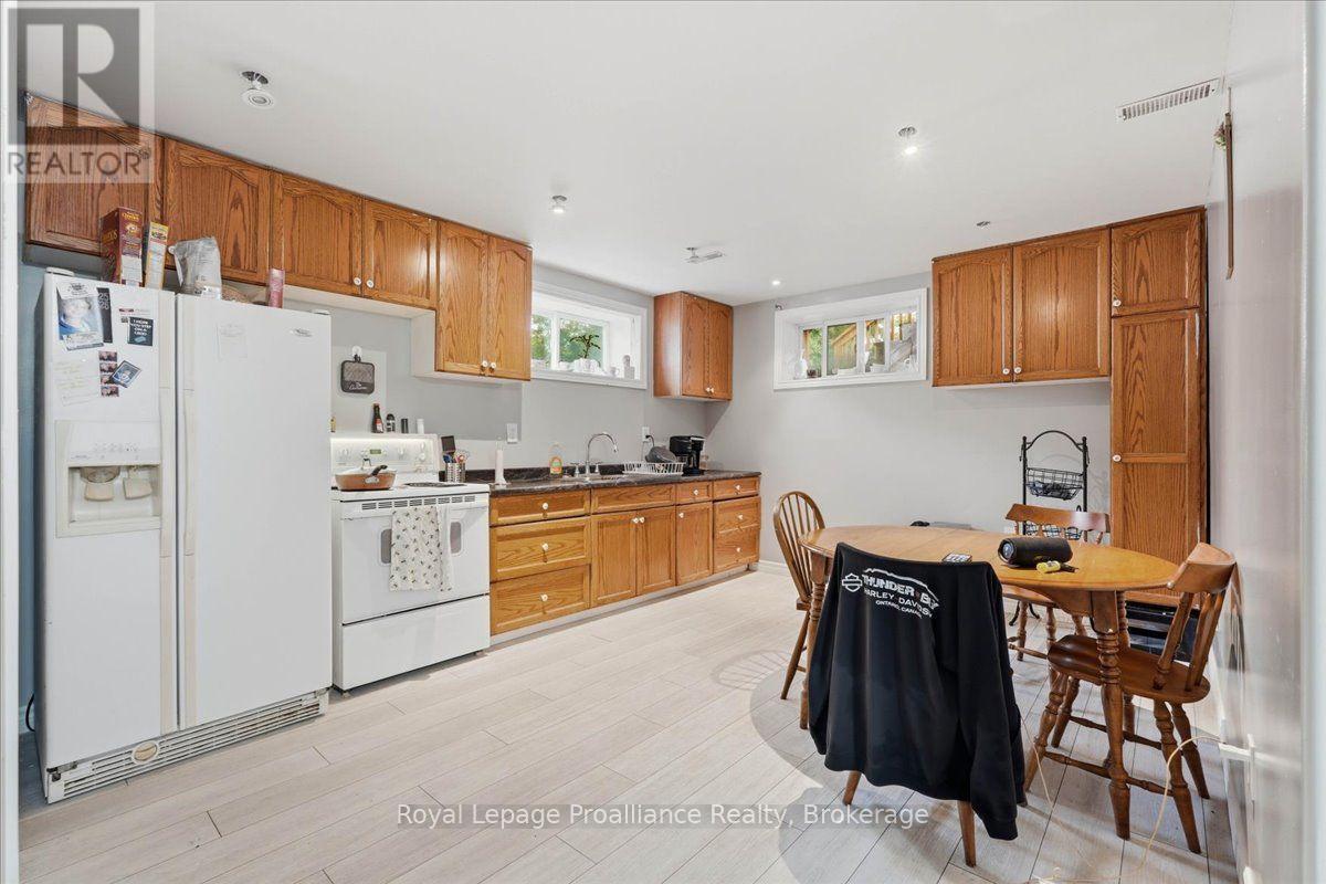 16 GRAHAM STREET - 13