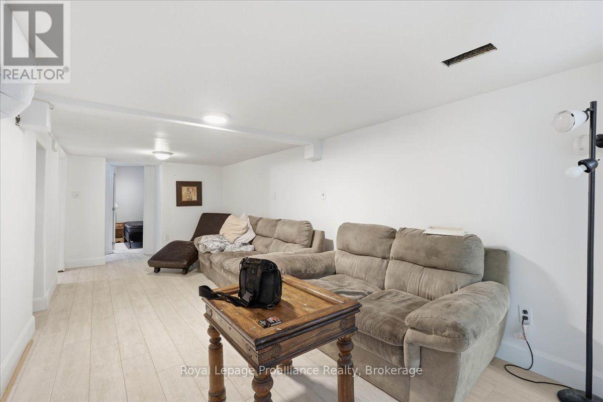 16 GRAHAM STREET - Image 3