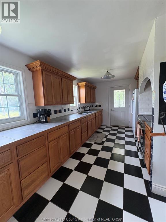 949 East West Rd - Image 15