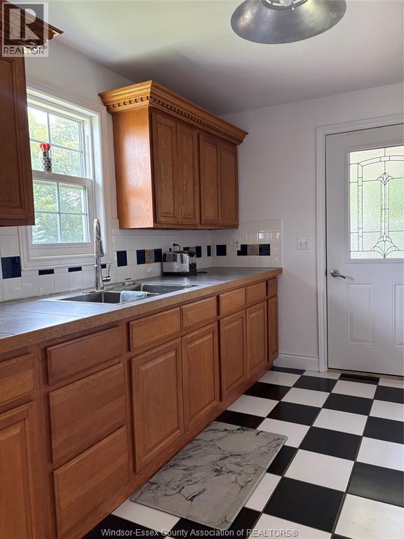 949 East West Rd - Image 16