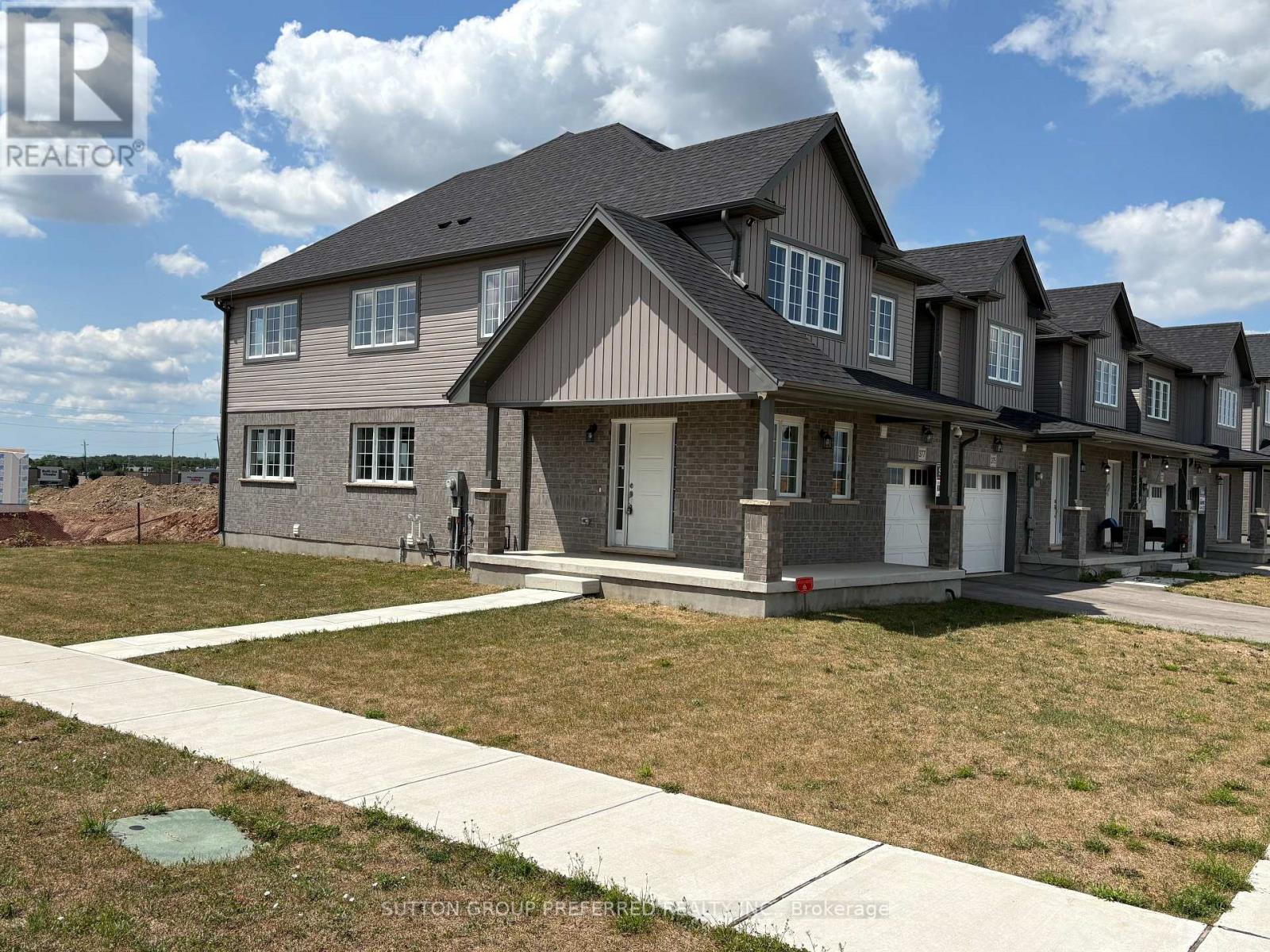 377 KENNINGTON WAY - 3