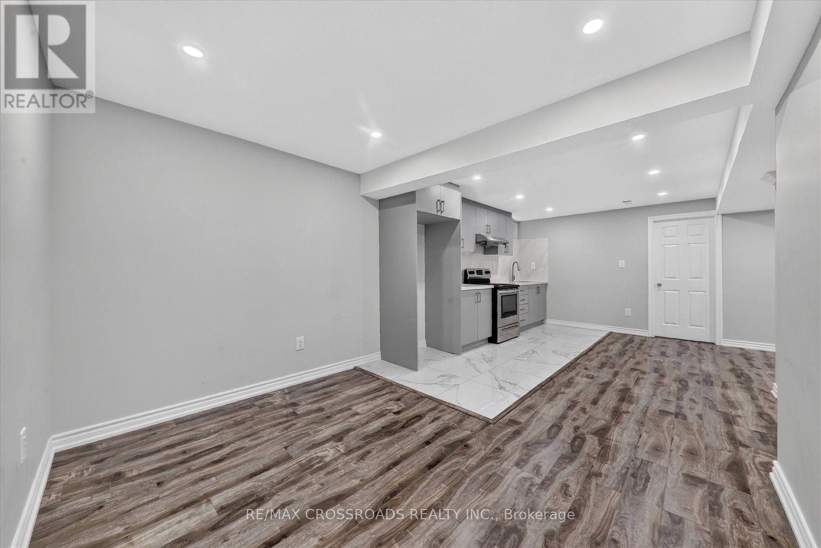 1626 CHILLIWACK STREET - 30