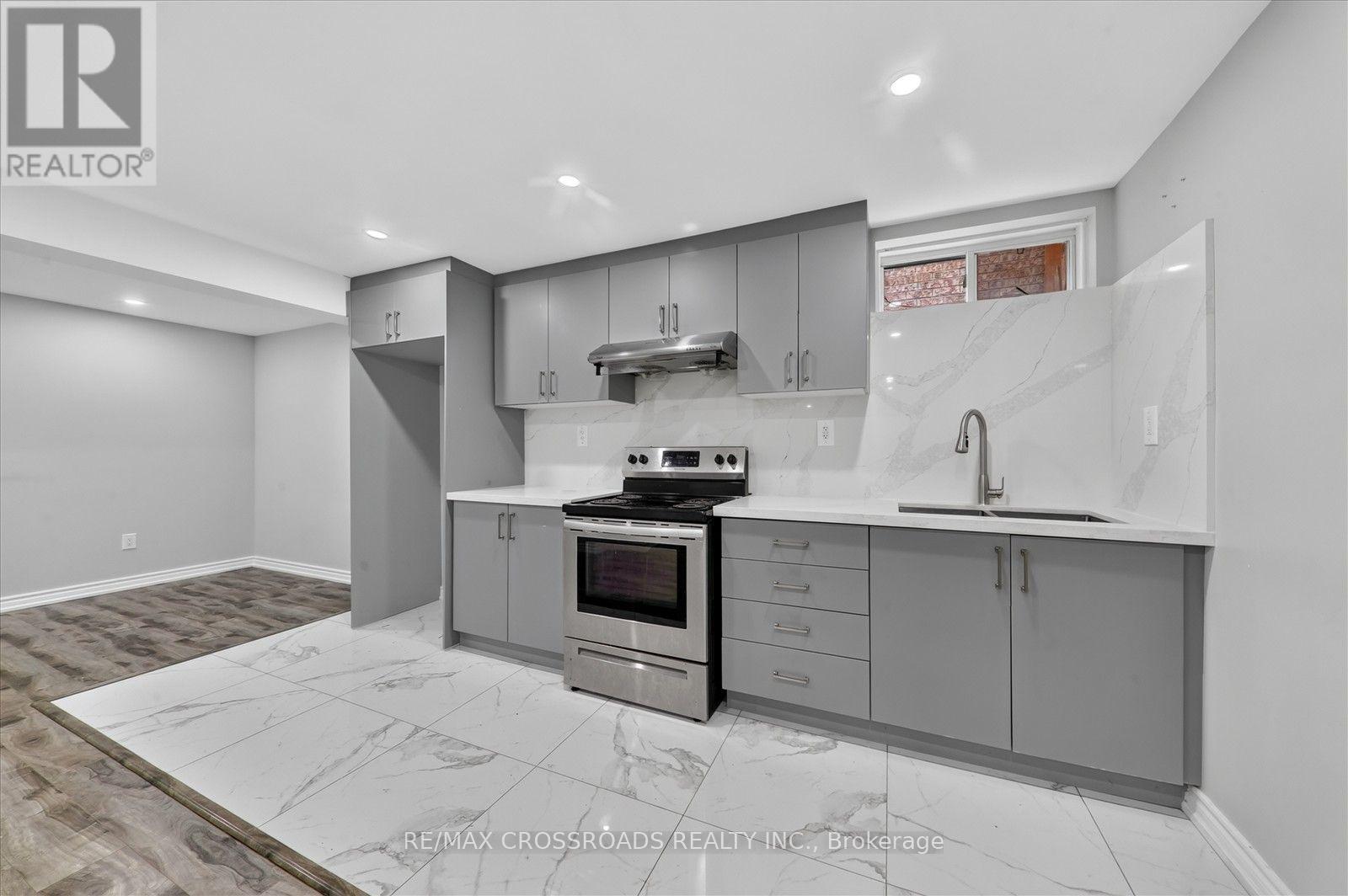1626 CHILLIWACK STREET - 31