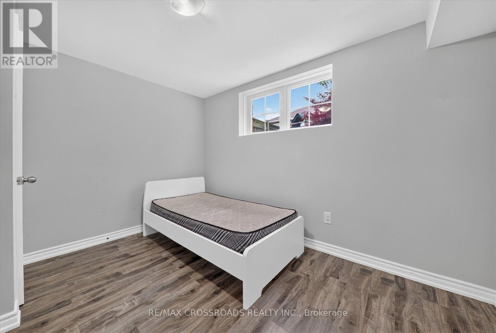 1626 CHILLIWACK STREET - 34