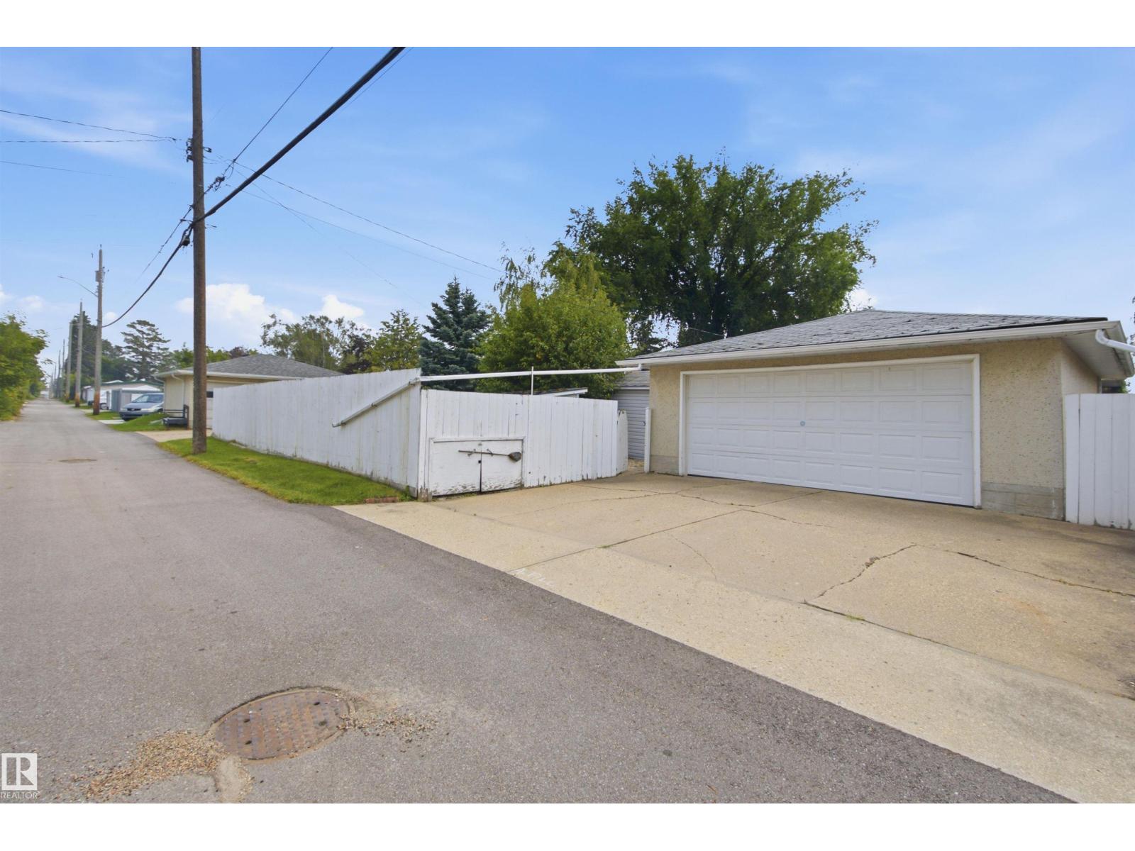 11548 41 AV NW NW - 45