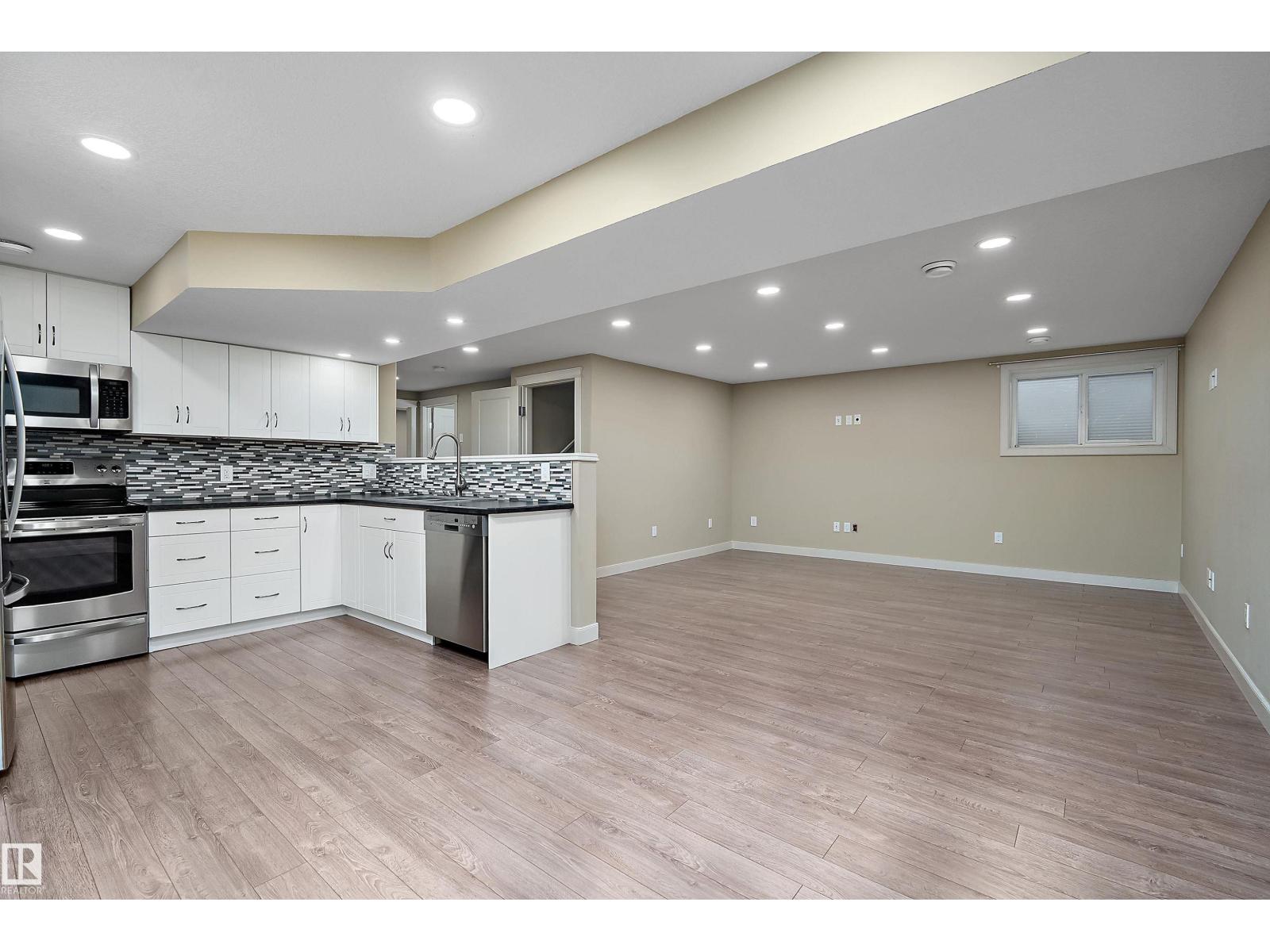 11203 72 AV NW - 37
