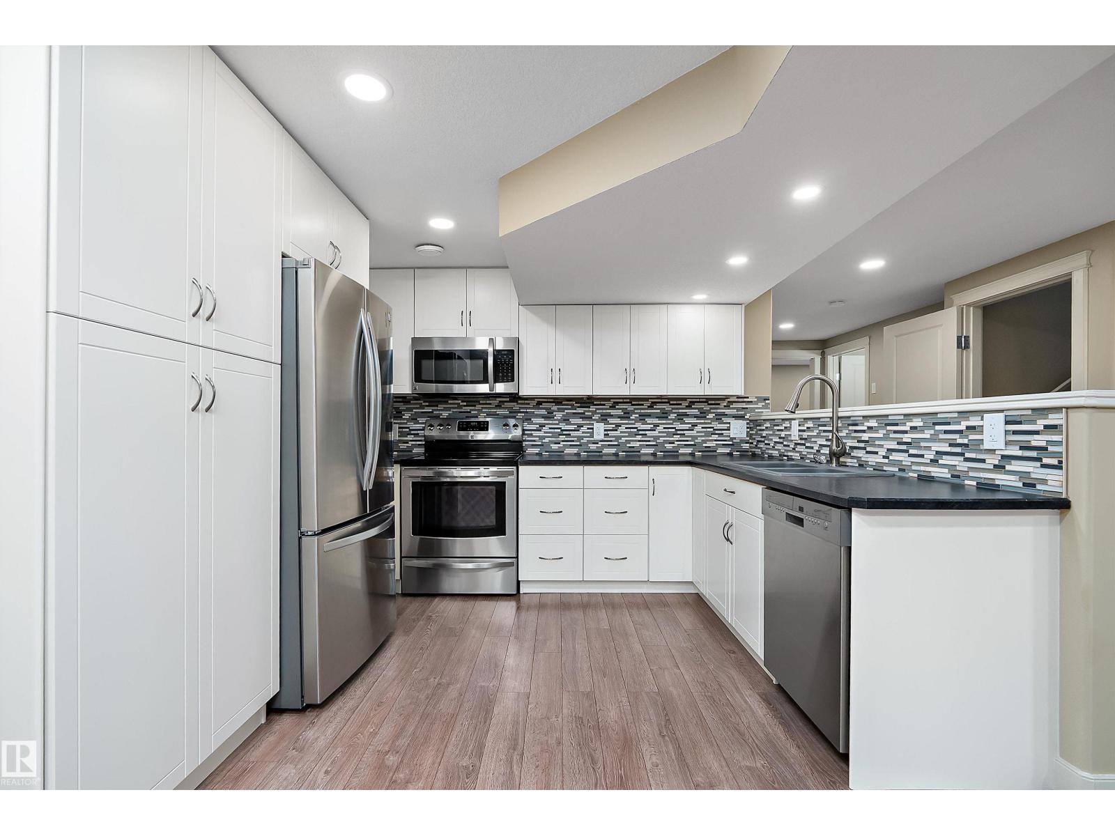 11203 72 AV NW - 38
