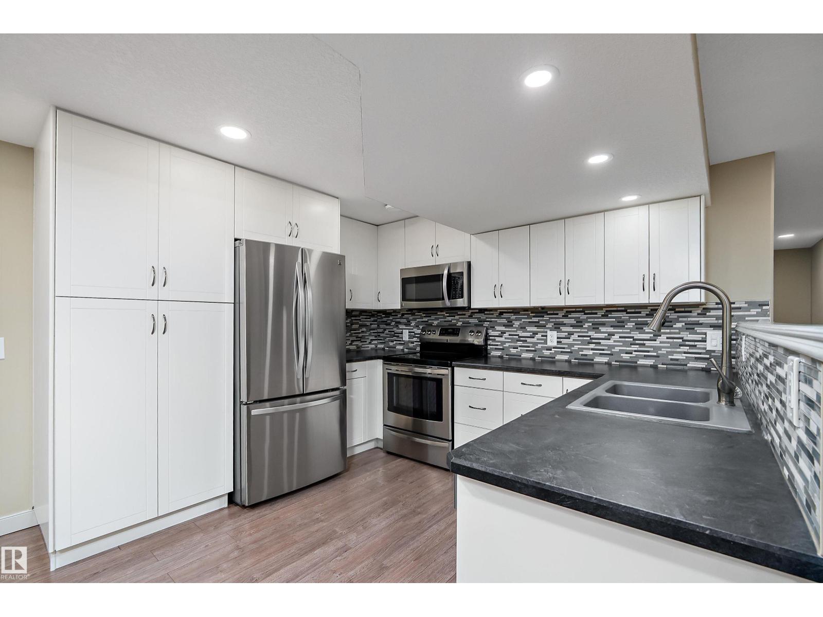 11203 72 AV NW - 40