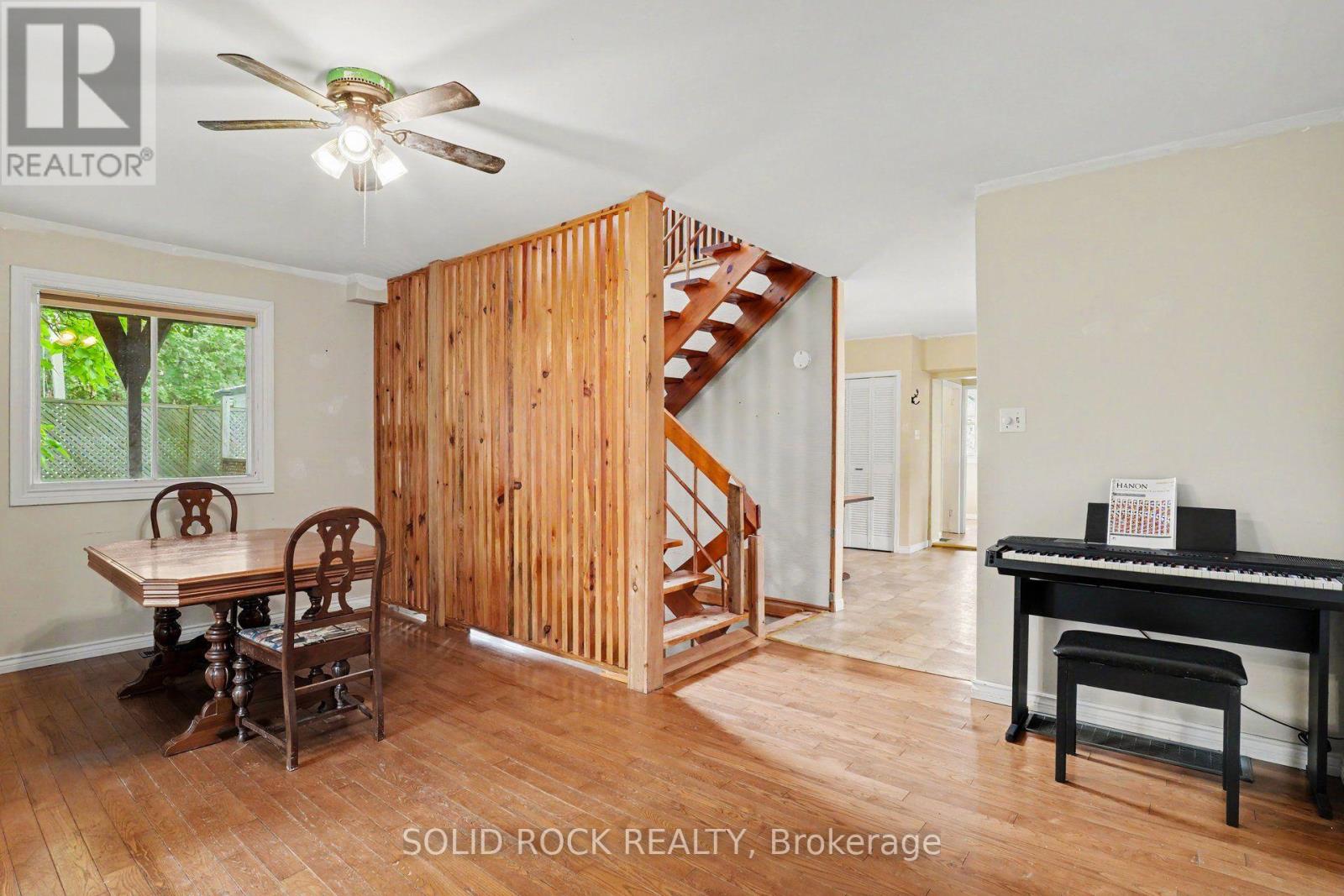 211 BELL STREET - 13