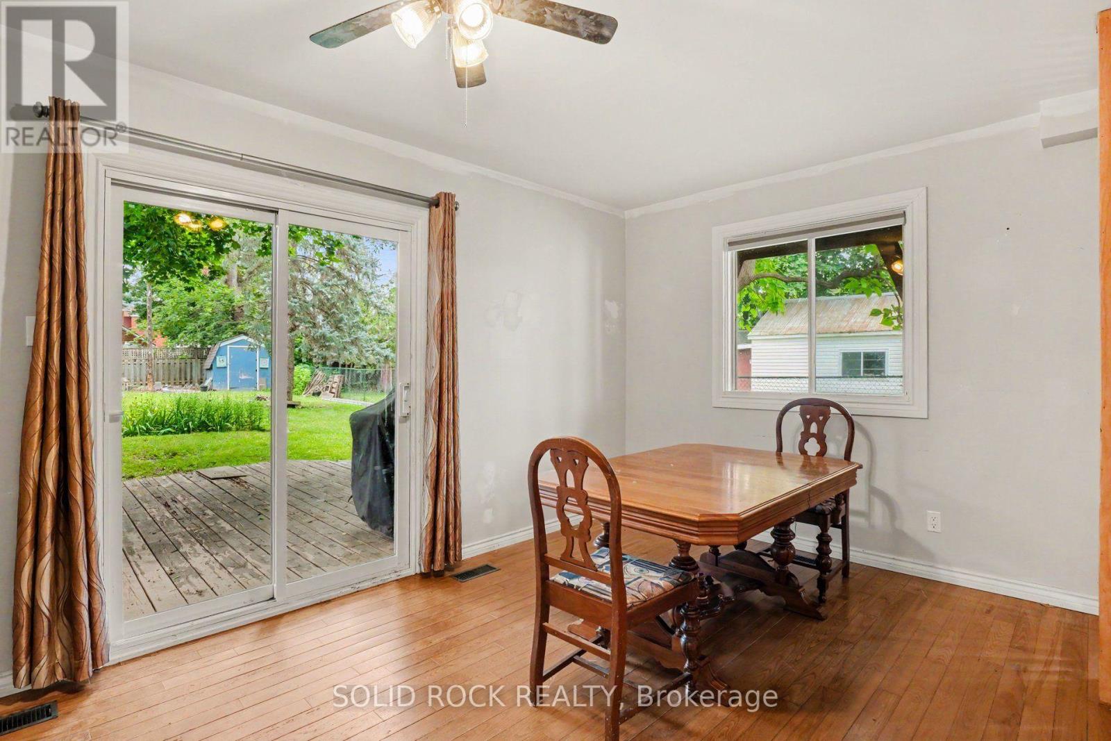 211 BELL STREET - 14