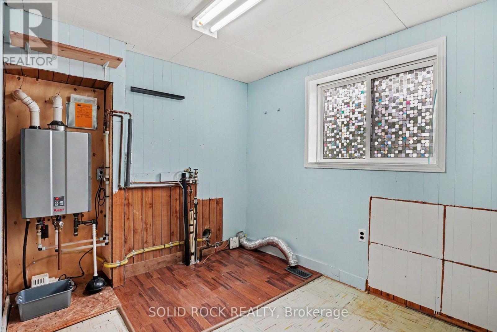 211 BELL STREET - 15
