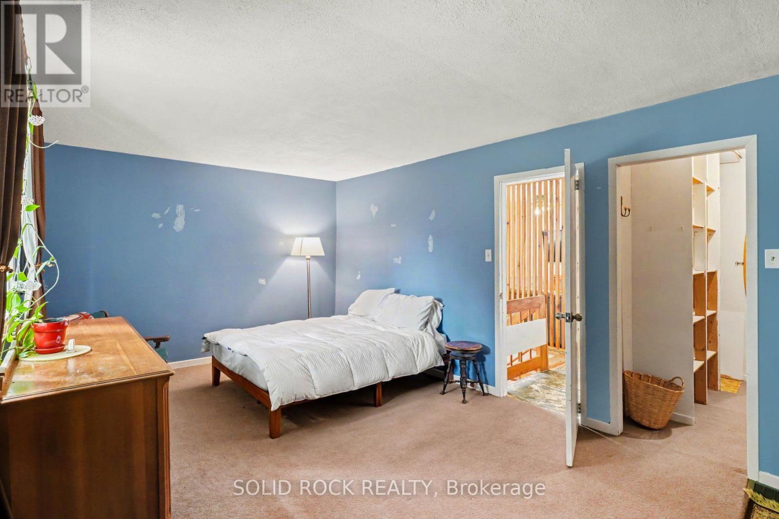211 BELL STREET - 18