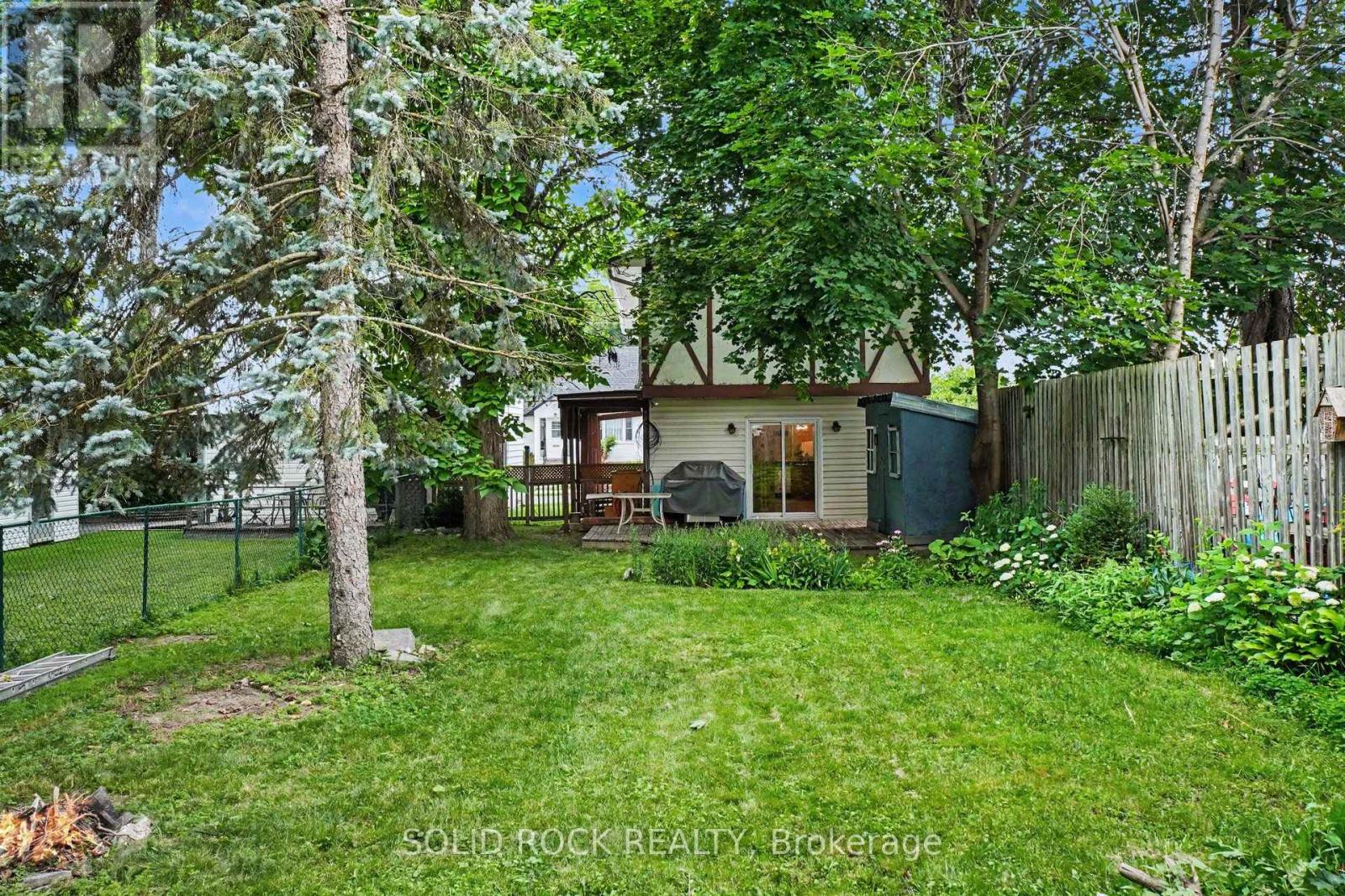 211 BELL STREET - 2