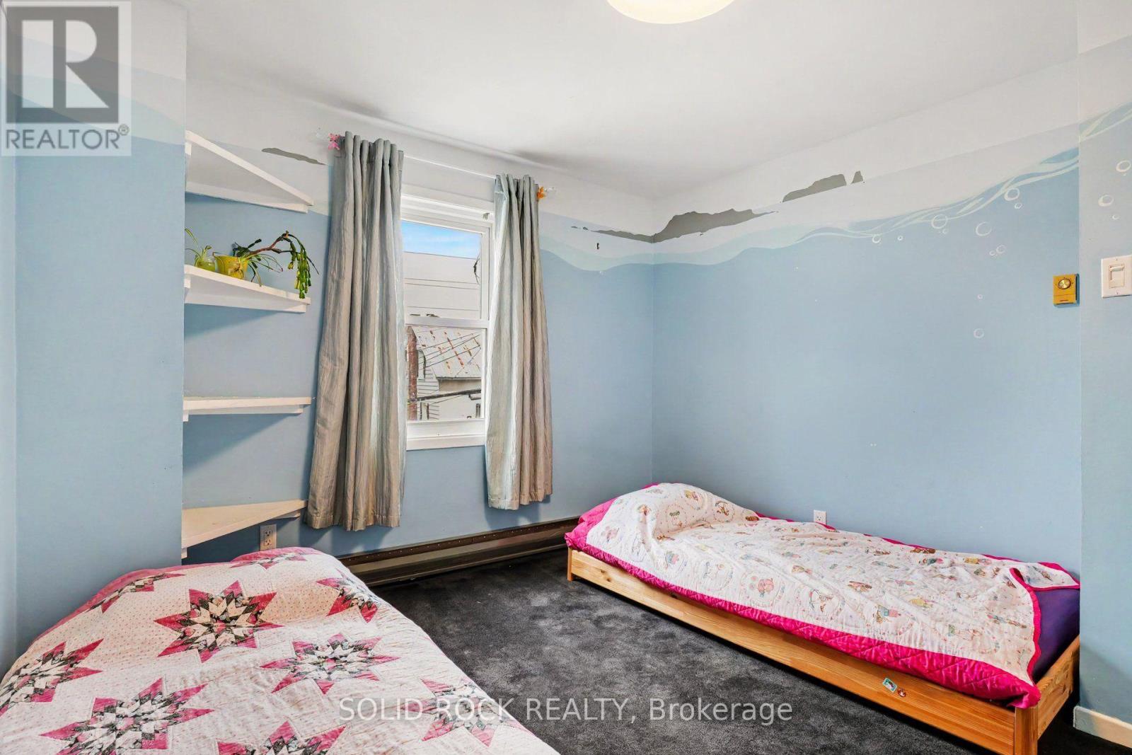 211 BELL STREET - 20