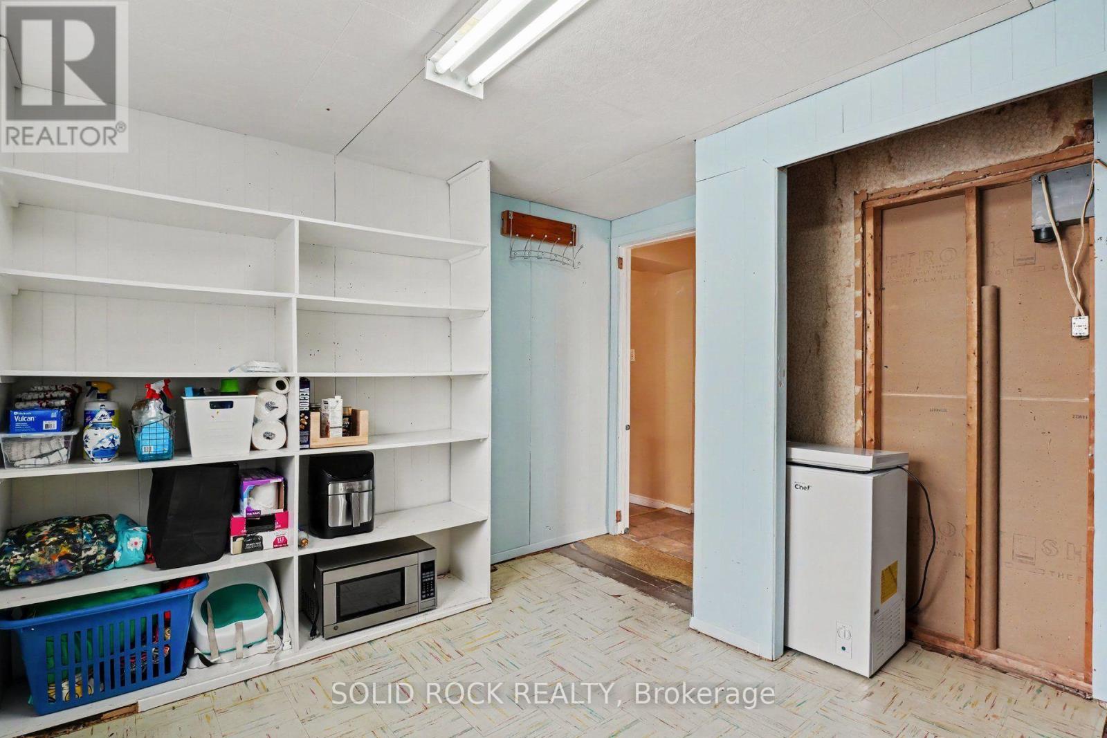 211 BELL STREET - 25