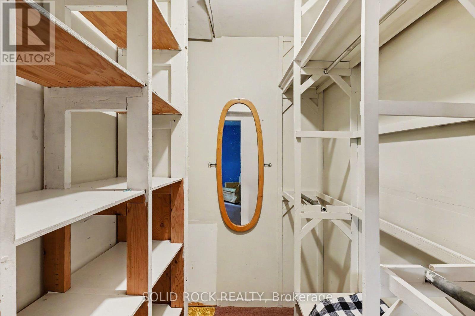211 BELL STREET - 28