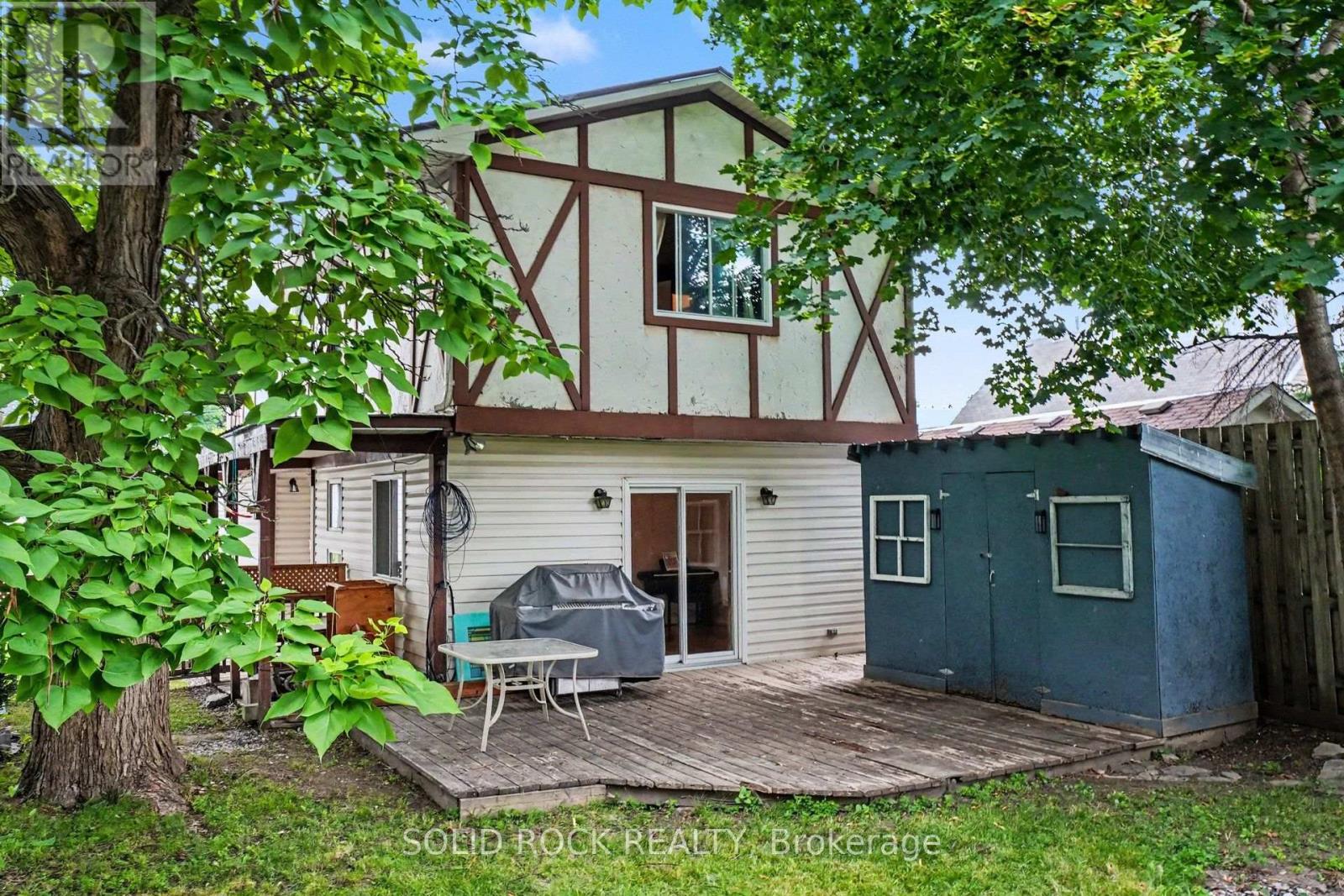 211 BELL STREET - 31