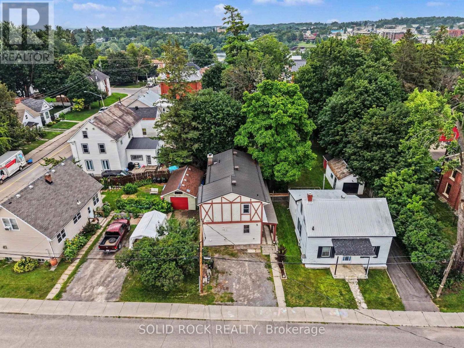 211 BELL STREET - 32