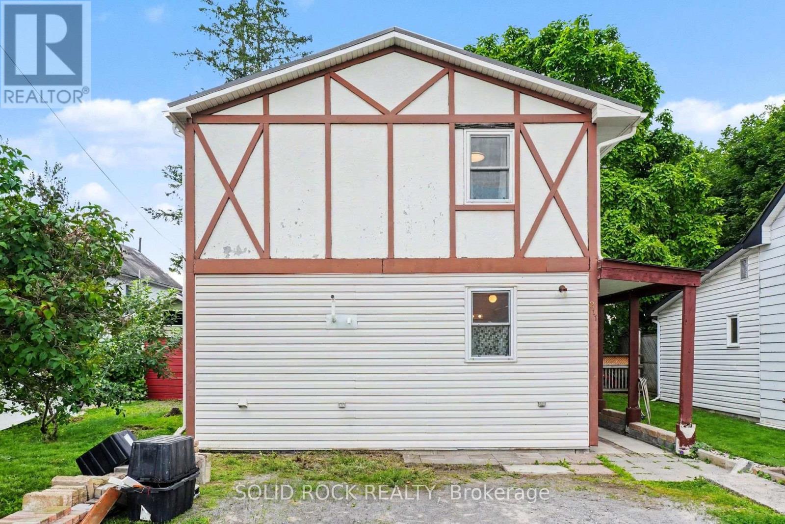 211 BELL STREET - 33