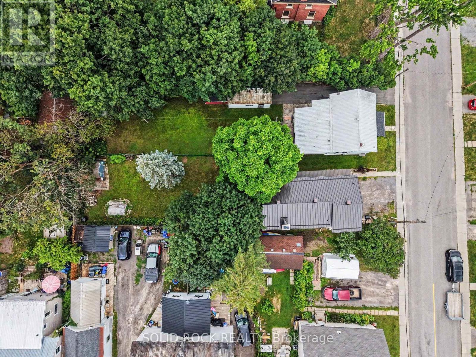211 BELL STREET - 4
