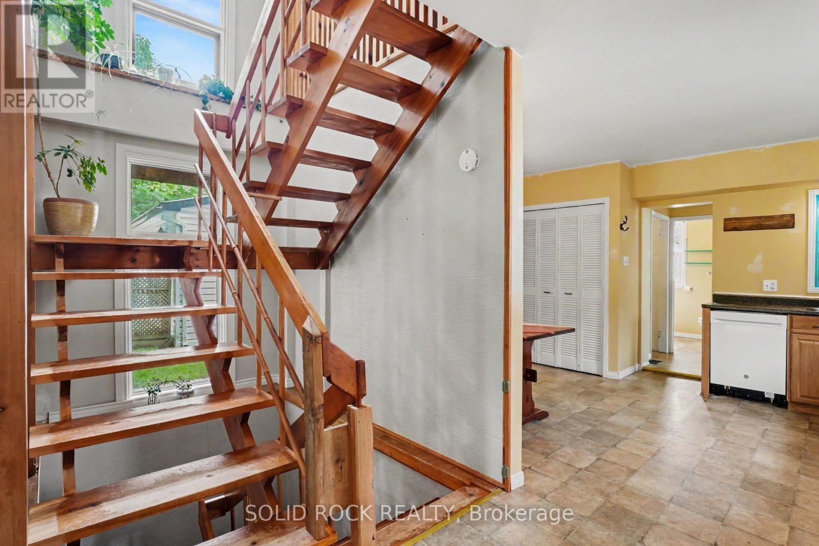 211 BELL STREET - 6
