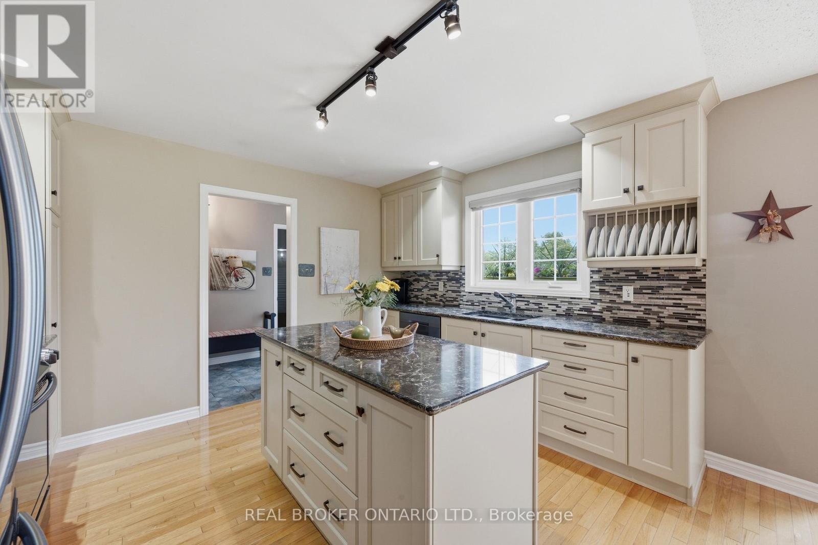 10532 MAIN STREET - Image 18