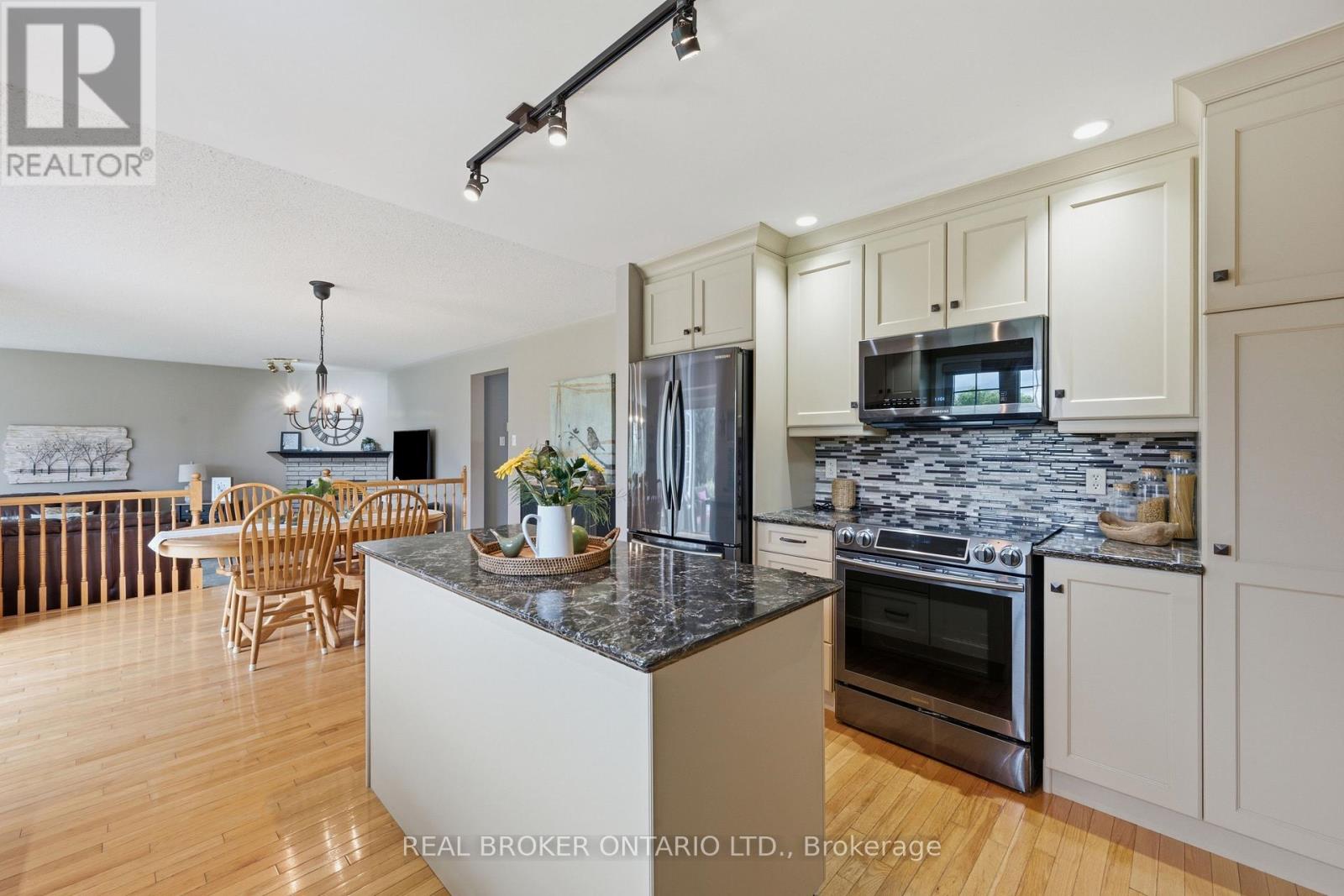 10532 MAIN STREET - Image 20