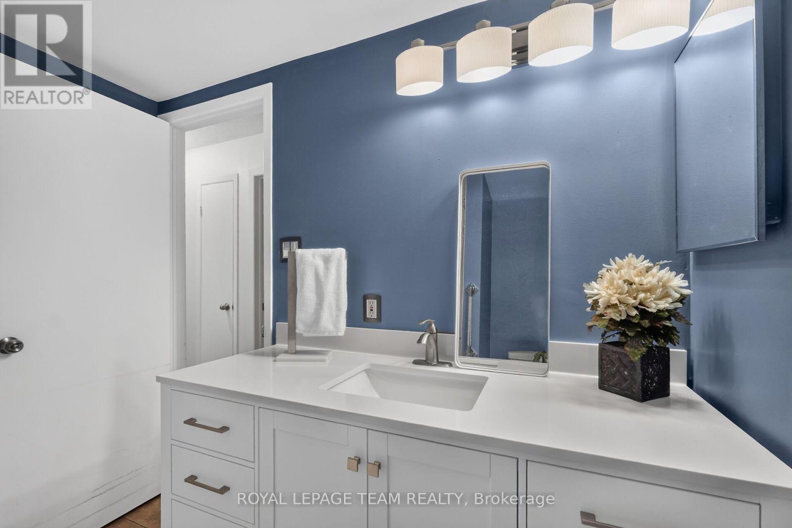 #214 1099 CADBORO ROAD - 27
