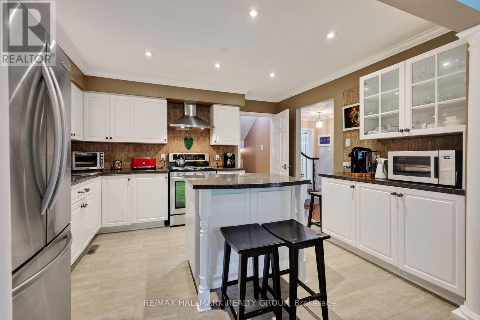 15 PEMBERTON CRESCENT - 10
