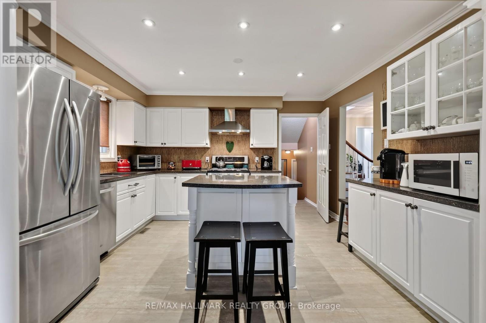 15 PEMBERTON CRESCENT - 11