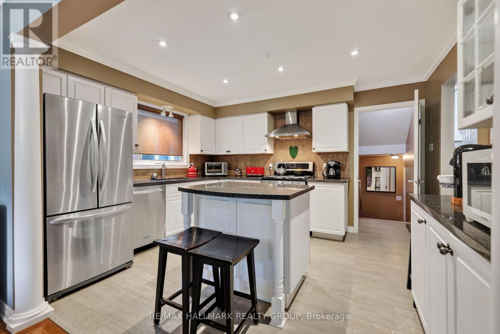 15 PEMBERTON CRESCENT - 12