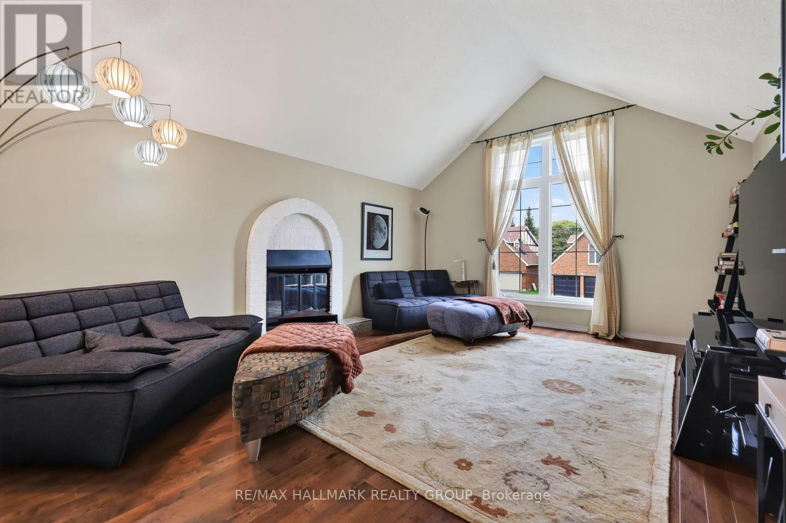 15 PEMBERTON CRESCENT - 15