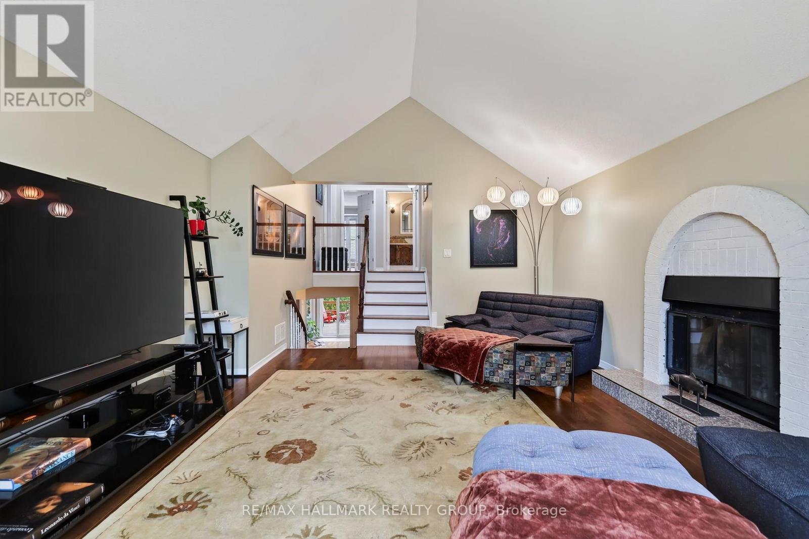 15 PEMBERTON CRESCENT - 17