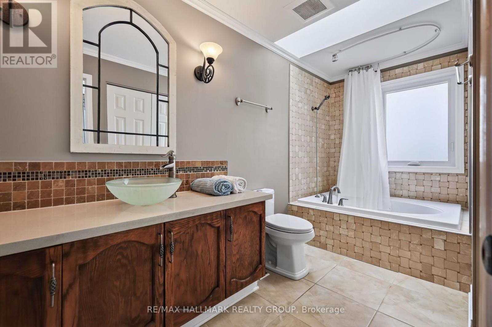 15 PEMBERTON CRESCENT - 27